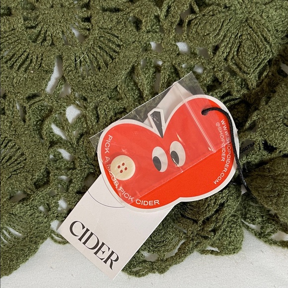 Cider Moss Olive Green Crochet Floral Blouse - Picture 2 of 6